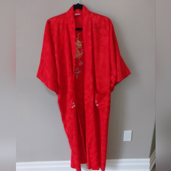 Vintage red robe. Large/Medium Dragon embroidery - Picture 7 of 7